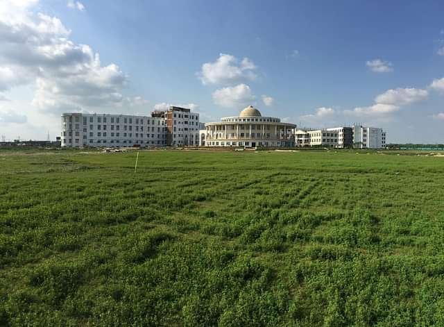 School_of_Business_Management,_Noida_International_University